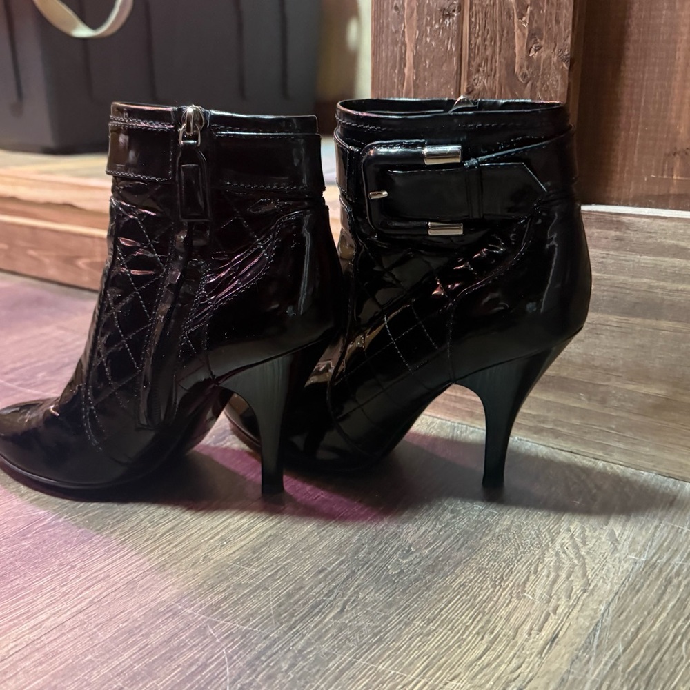 🔥 Burberry Black Patent Leather Quilted Ankle Boots Size 38.5 – Made in Italy 🔥 - Picture 4 of 10